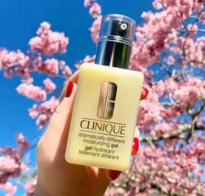 ژل آبرسان و مرطوب کننده دراماتیکالی دیفرنت کلینیک